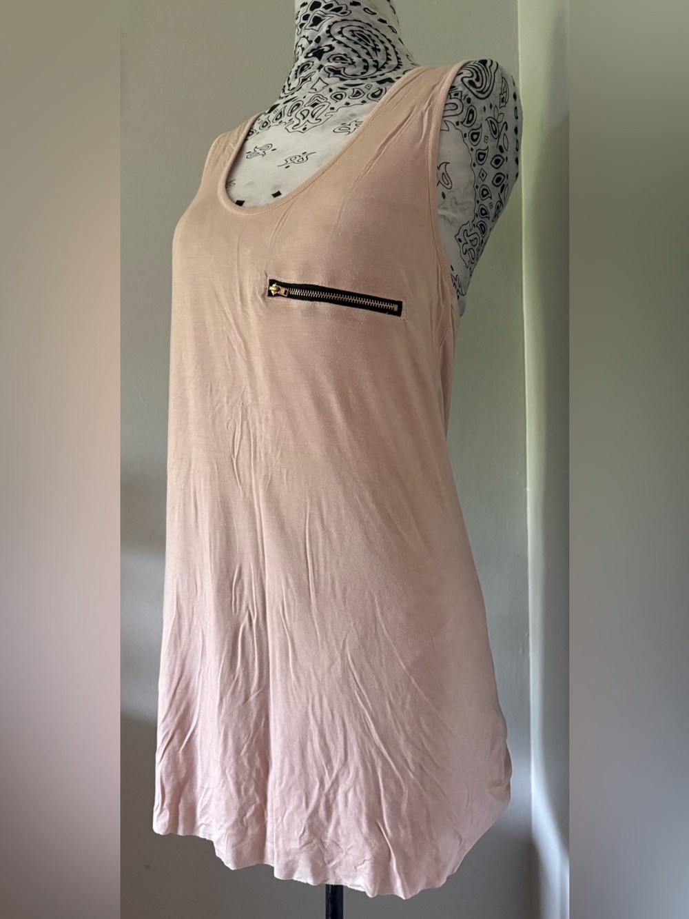 Women’s Scoop Neck Sleeveless Tank in Blush with Zip Pocket - Picture 2 of 7